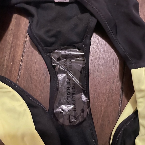 Bikini New - Picture 3 of 5